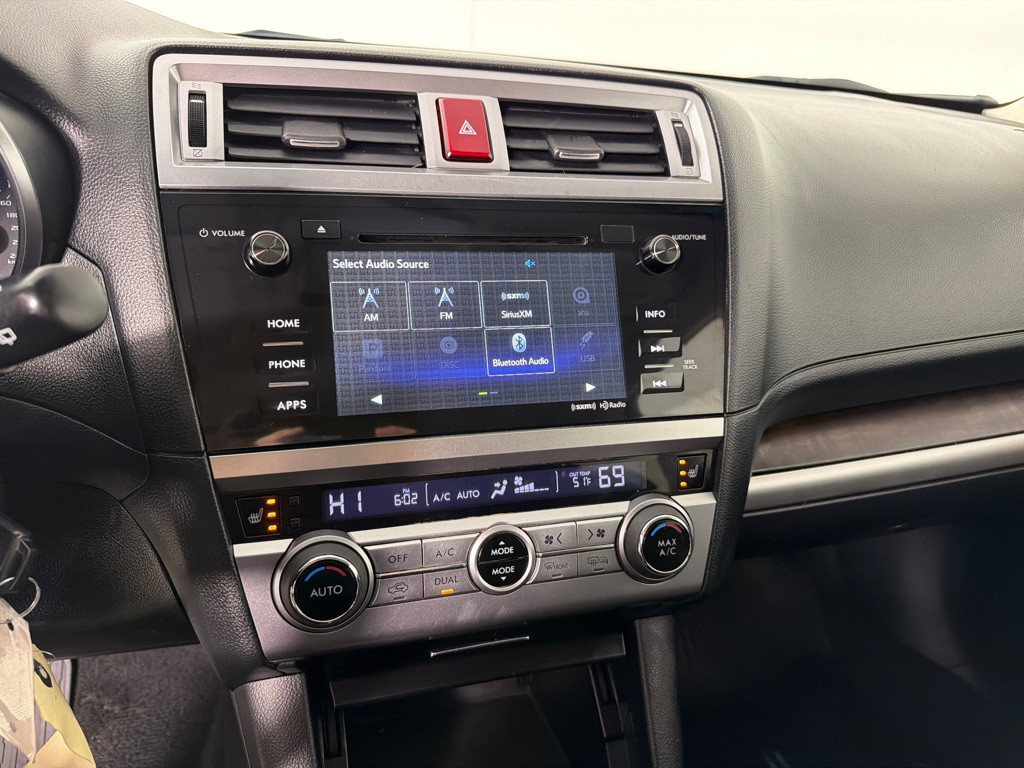 2015 Subaru Outback Image 18