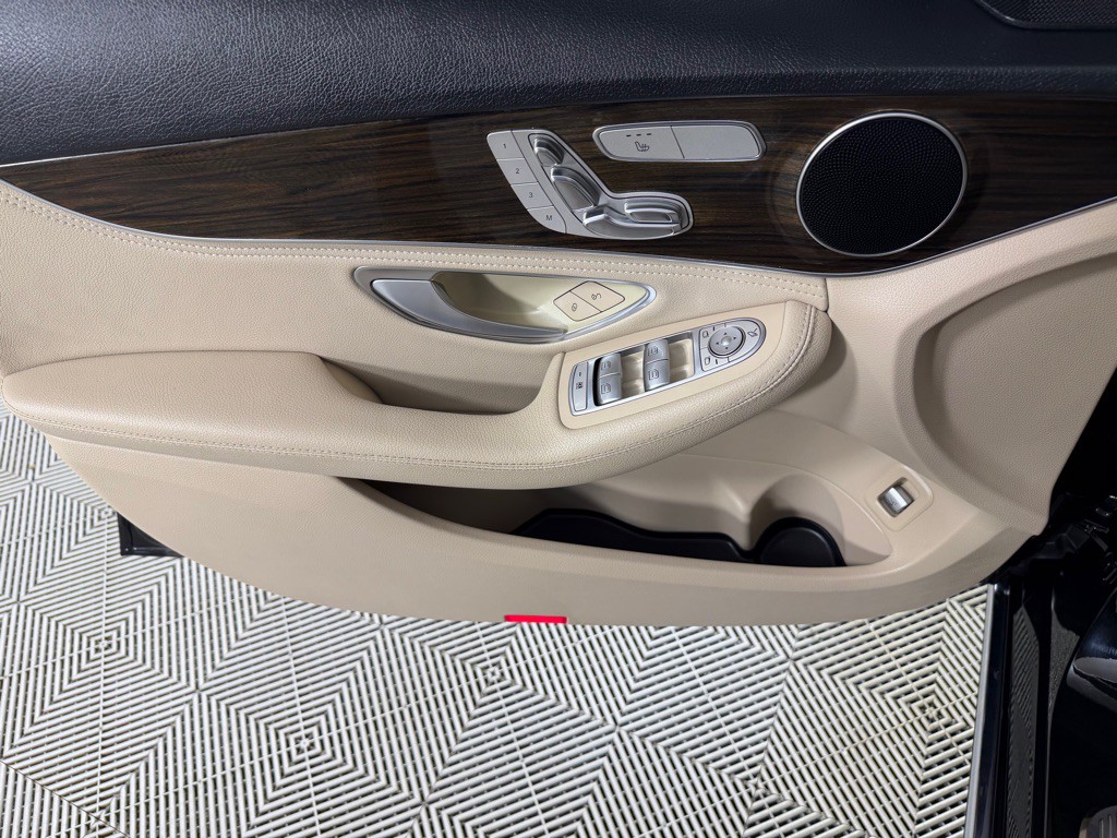 2016 Mercedes-Benz C-Class Image 11