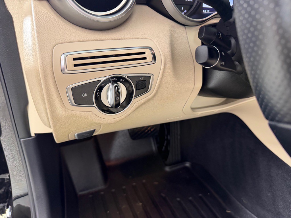 2016 Mercedes-Benz C-Class Image 15