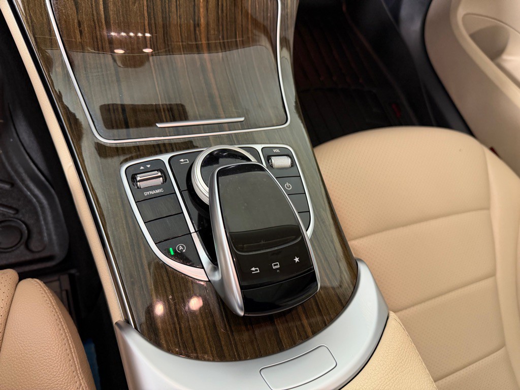 2016 Mercedes-Benz C-Class Image 19