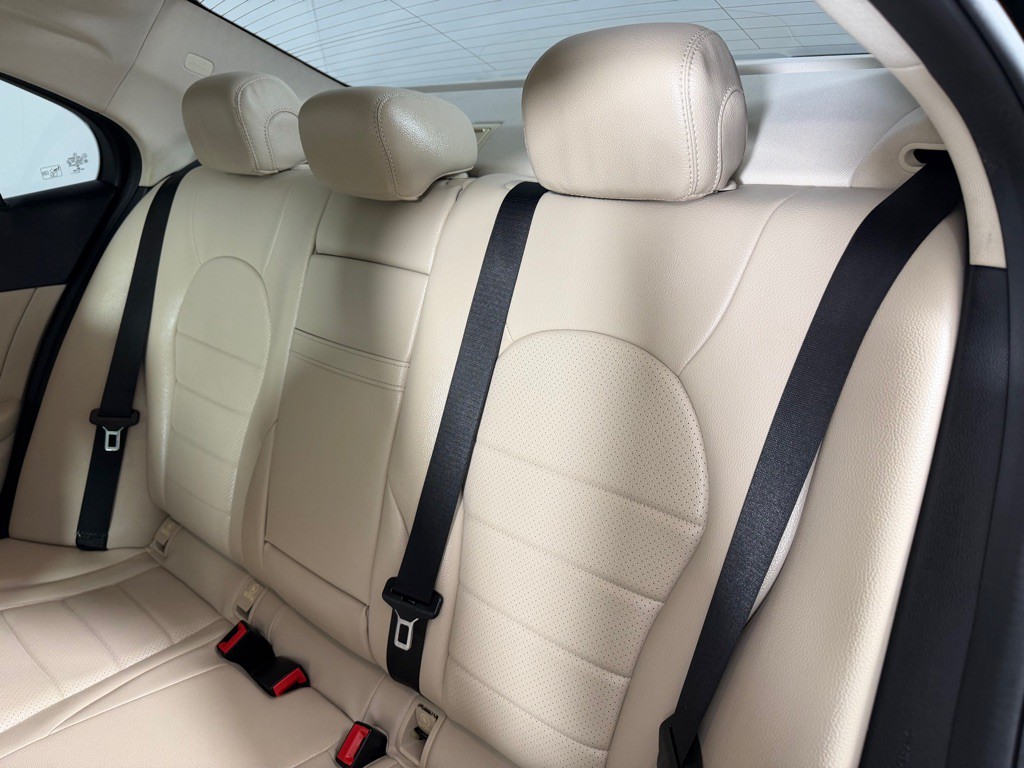 2016 Mercedes-Benz C-Class Image 21