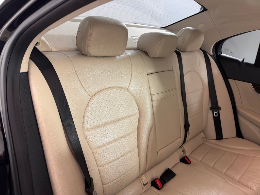 2016 Mercedes-Benz C-Class Image 23