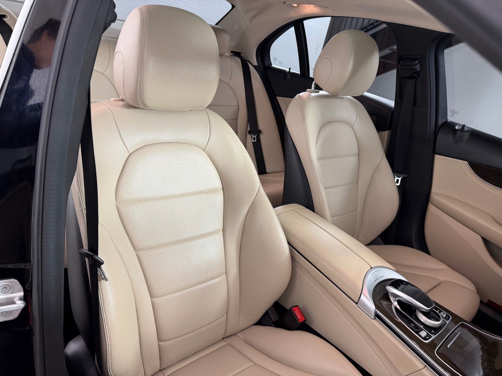 2016 Mercedes-Benz C-Class Image 25
