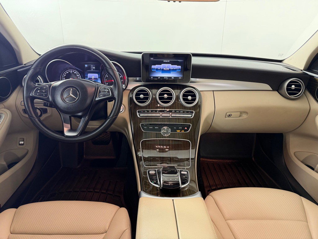 2016 Mercedes-Benz C-Class Image 26