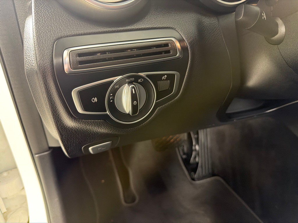 2019 Mercedes-Benz C-Class Image 11