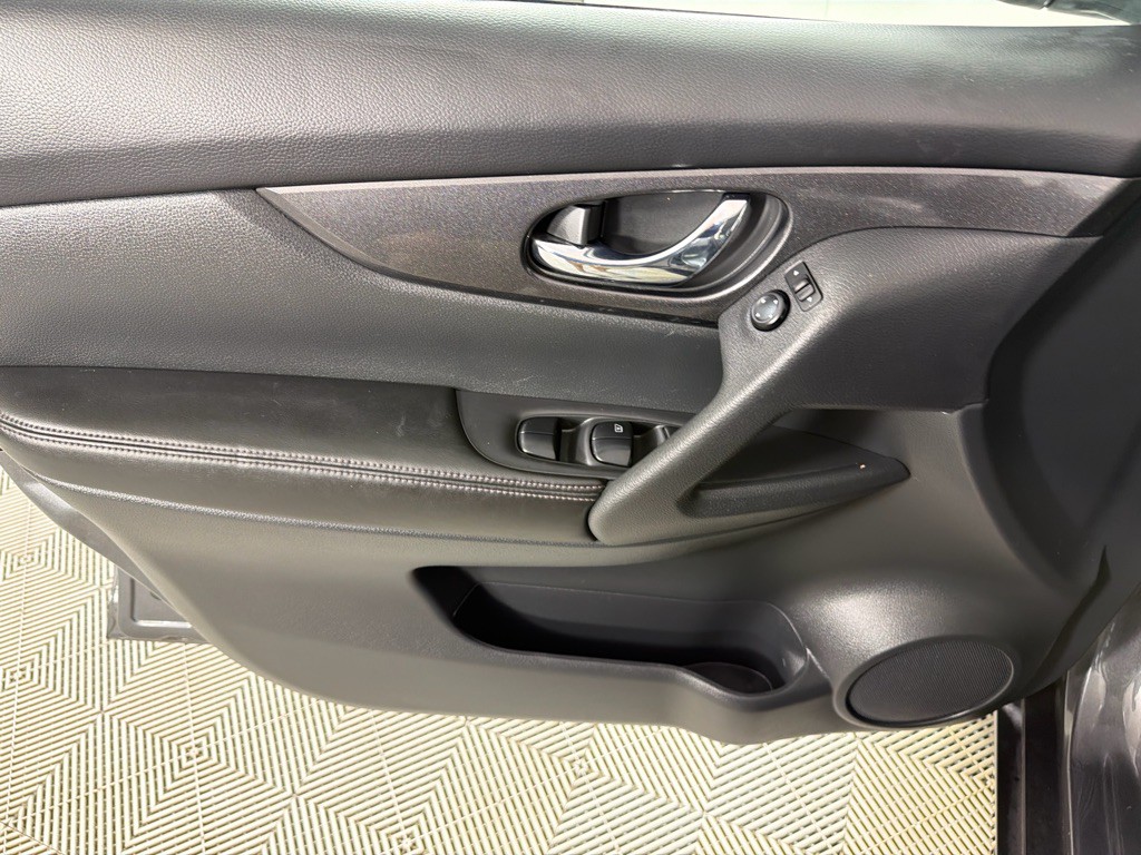 2017 Nissan Rogue Image 10