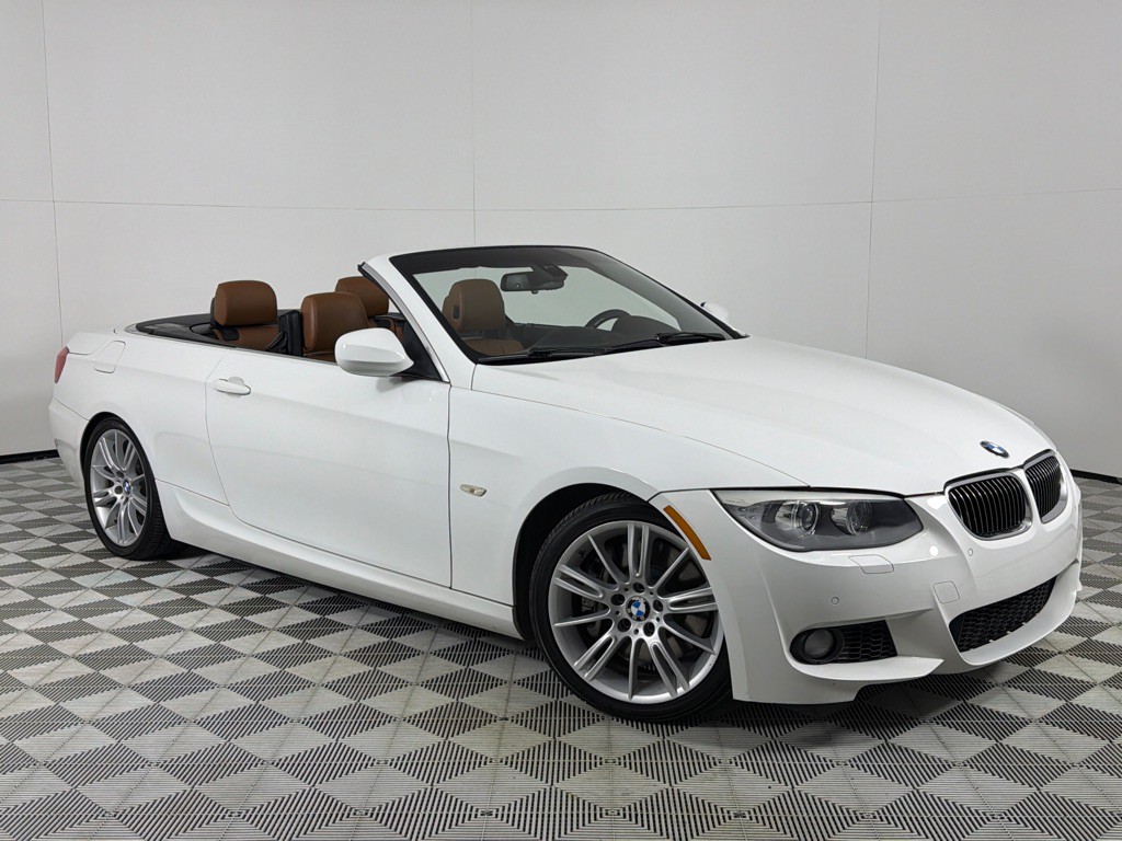 2012 BMW 3 Series Image 2