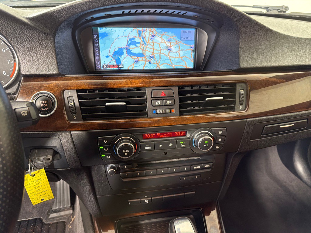 2012 BMW 3 Series Image 25