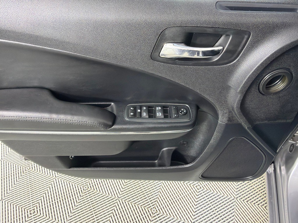 2013 Dodge Charger Image 9