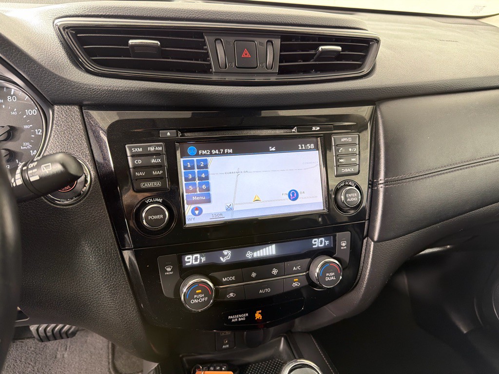 2017 Nissan Rogue Image 16