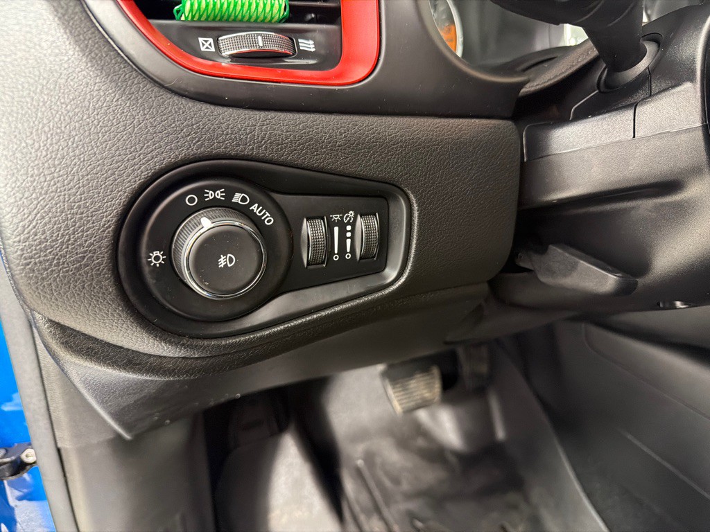 2015 Jeep Renegade Image 13