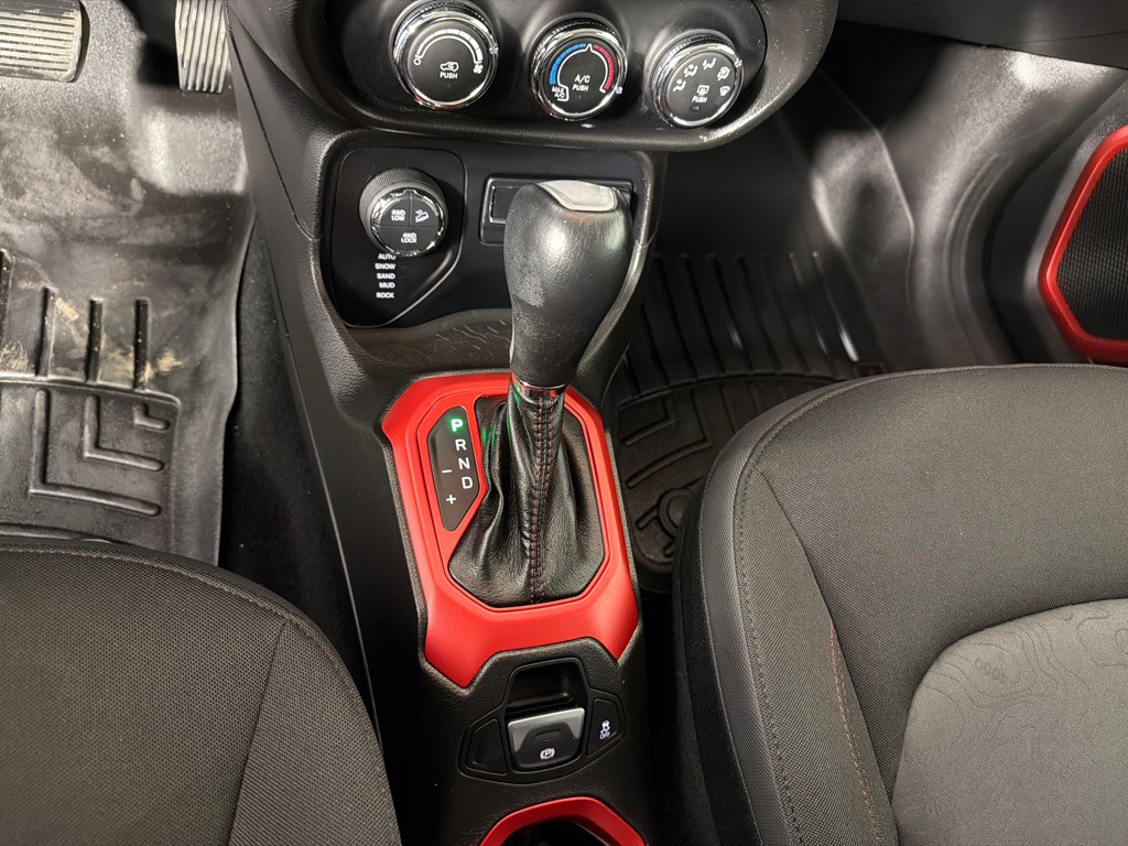 2015 Jeep Renegade Image 17