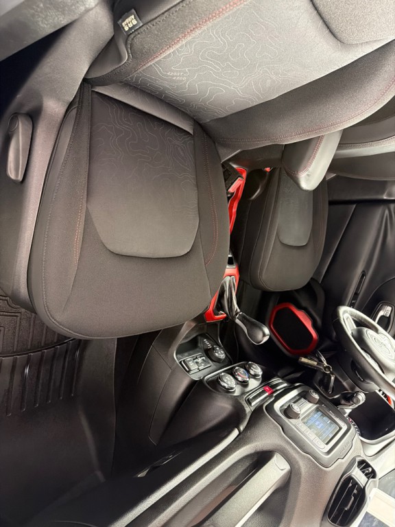 2015 Jeep Renegade Image 23