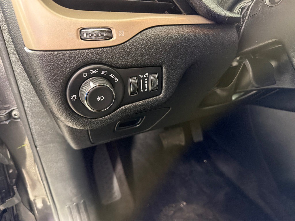 2018 Jeep Cherokee Image 13