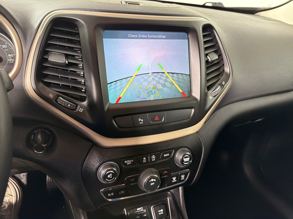 2018 Jeep Cherokee Image 17