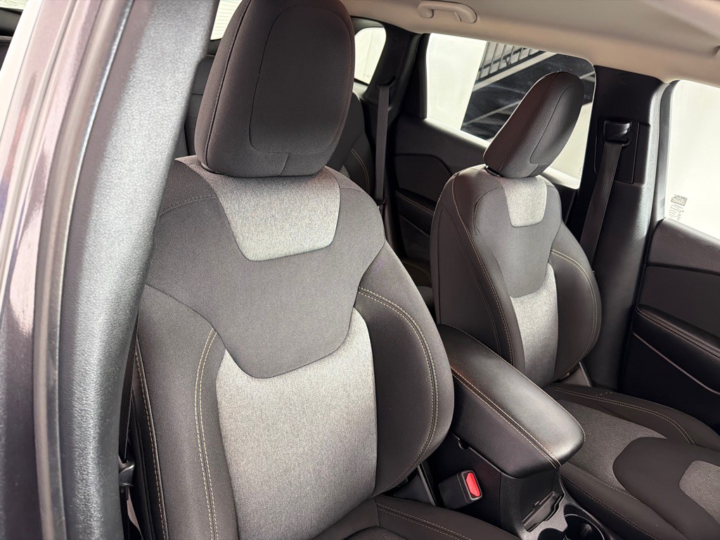 2018 Jeep Cherokee Image 25