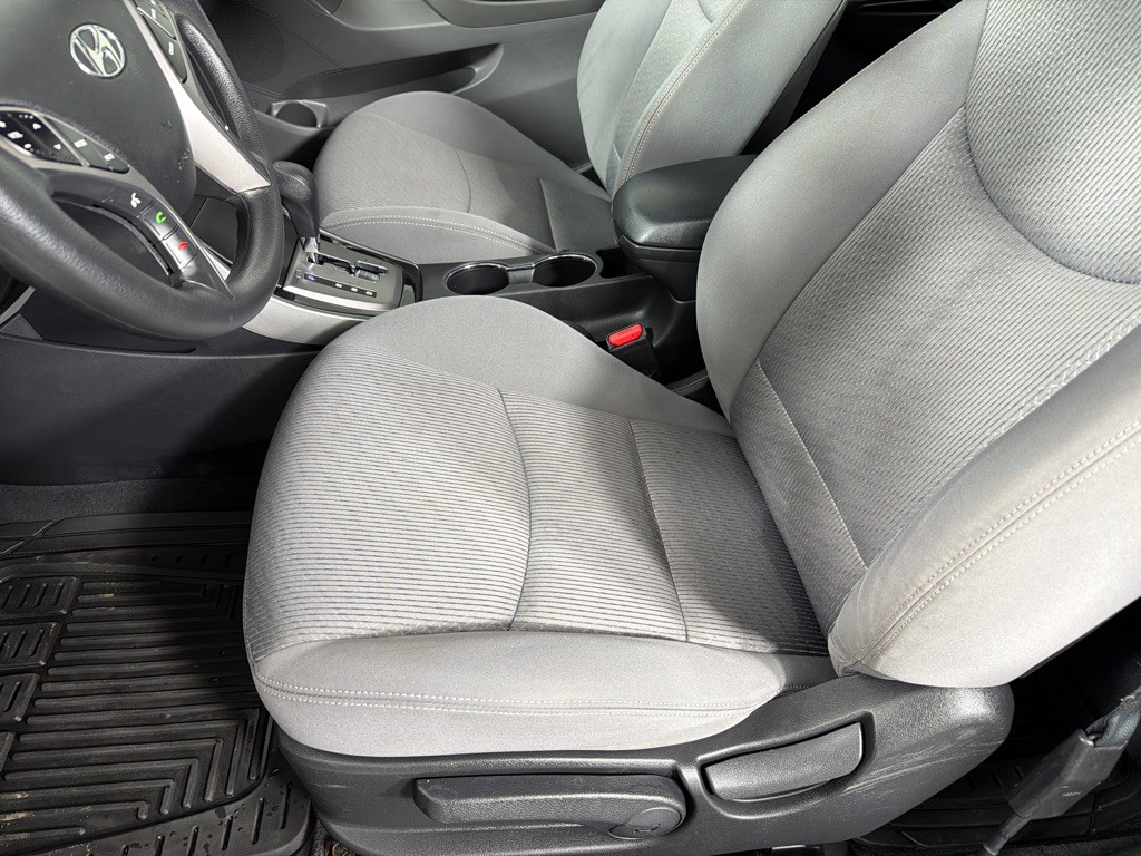 2013 Hyundai Elantra Image 9