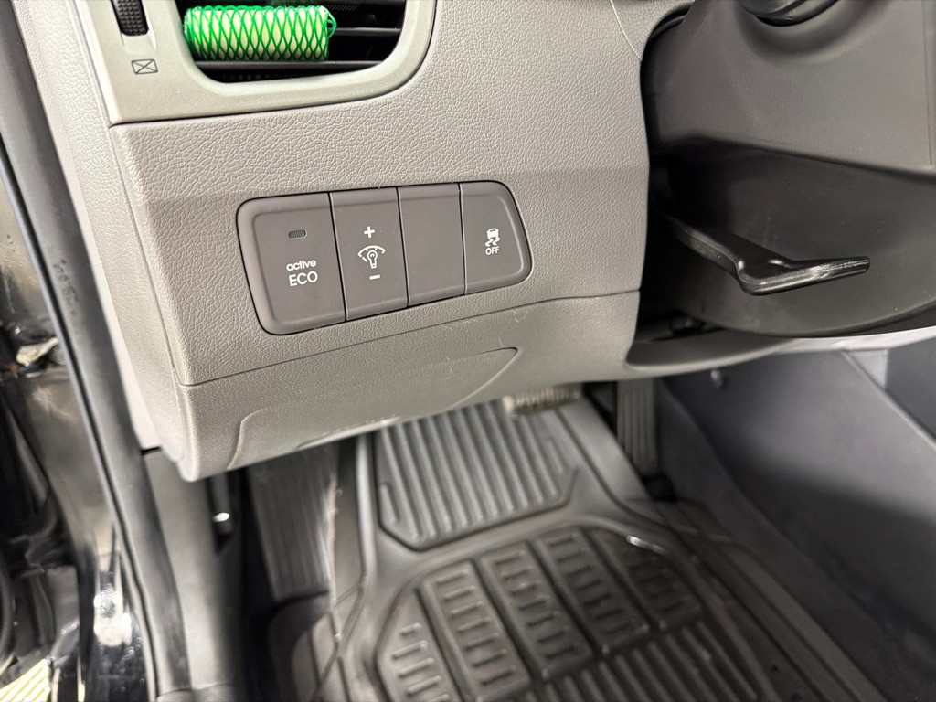 2013 Hyundai Elantra Image 11