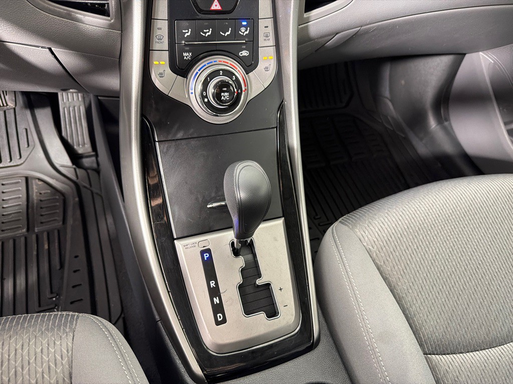2013 Hyundai Elantra Image 14