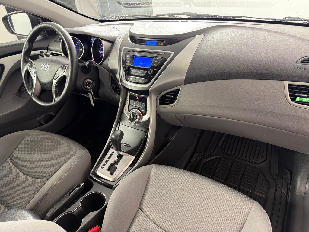 2013 Hyundai Elantra Image 19