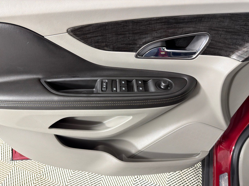 2016 Buick Enclave Image 9