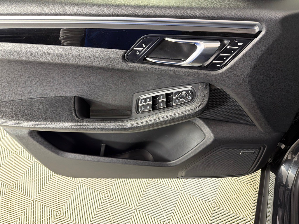 2018 Porsche Macan Image 12