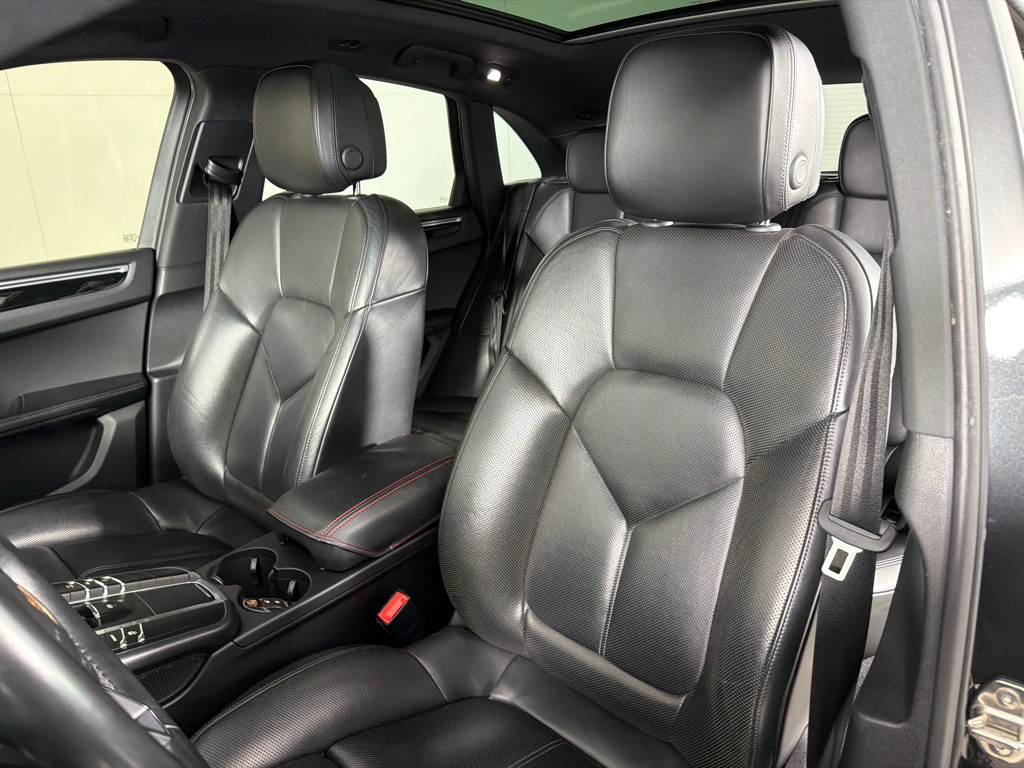 2018 Porsche Macan Image 14