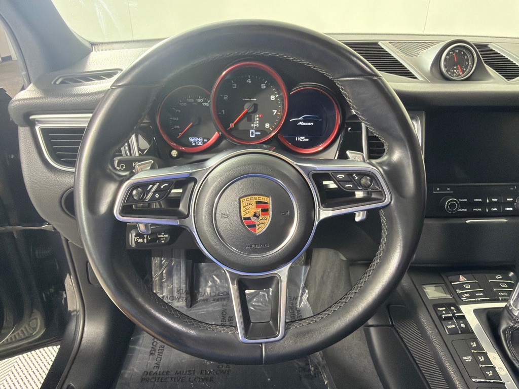 2018 Porsche Macan Image 17