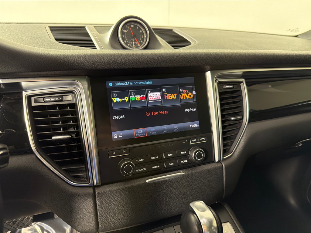 2018 Porsche Macan Image 18