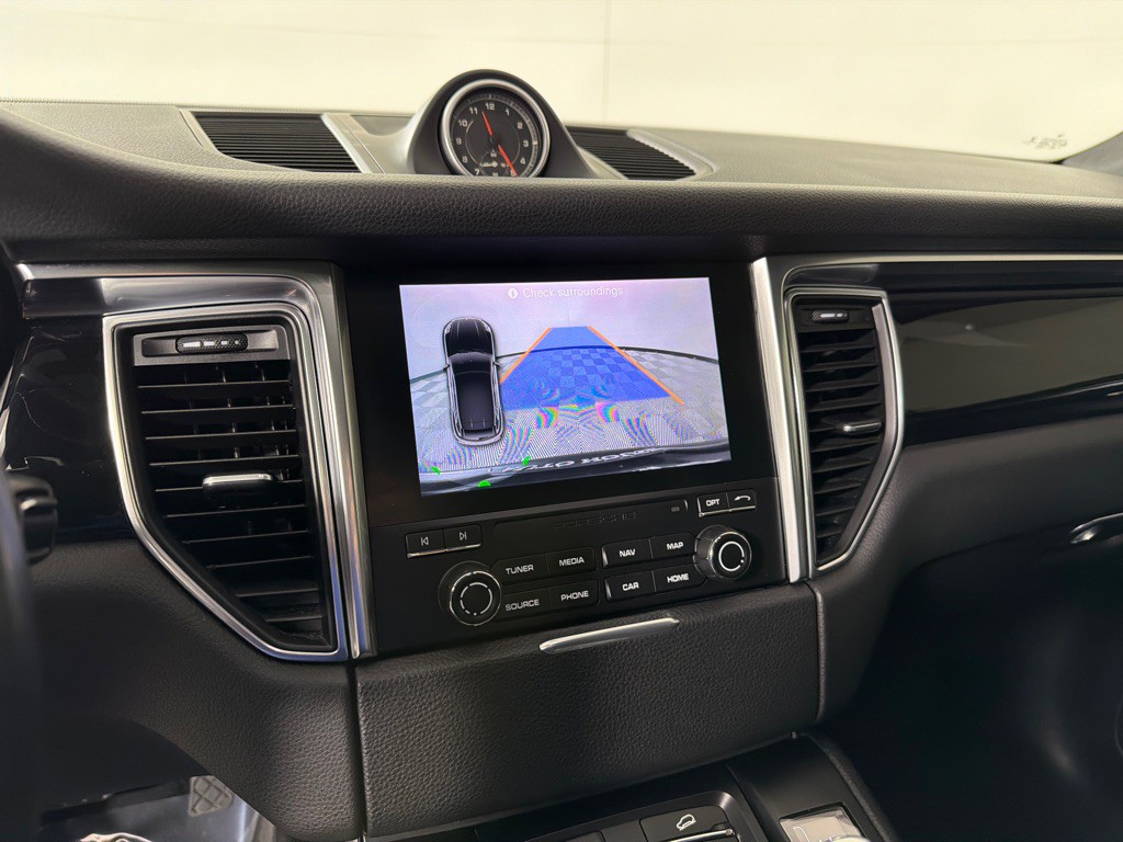 2018 Porsche Macan Image 20