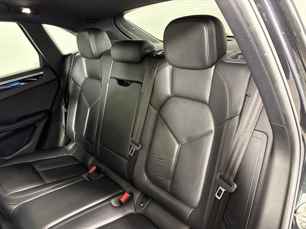 2018 Porsche Macan Image 23