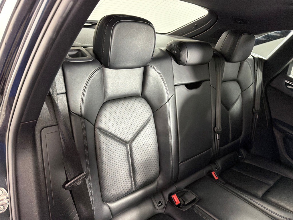 2018 Porsche Macan Image 26