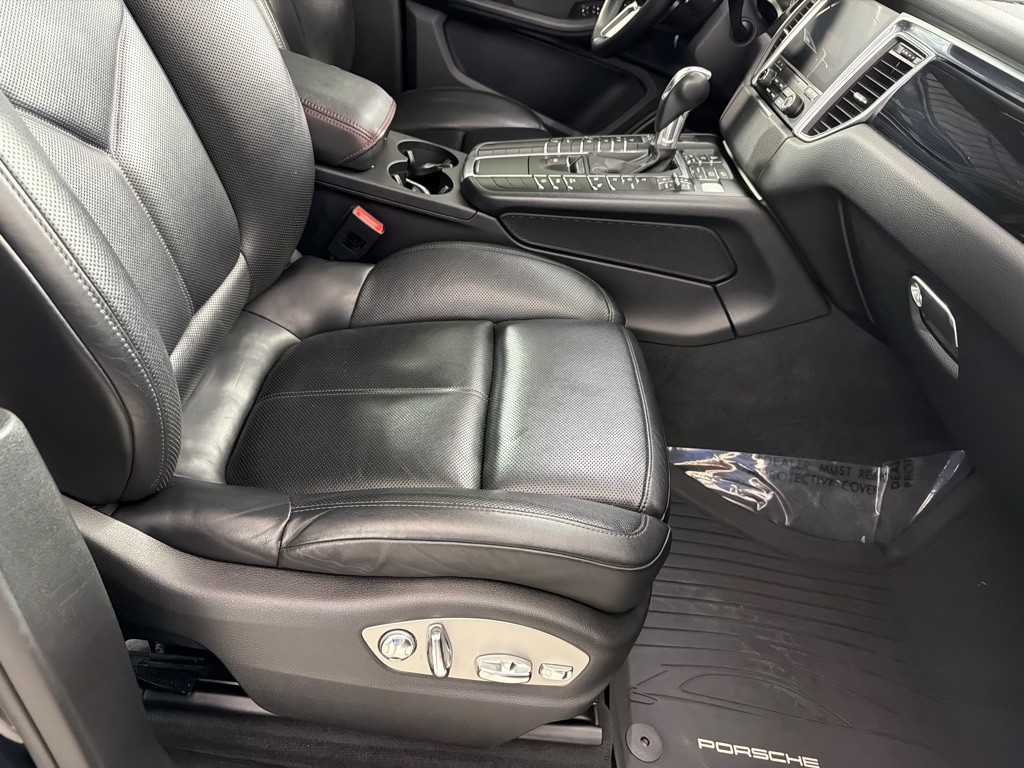 2018 Porsche Macan Image 27