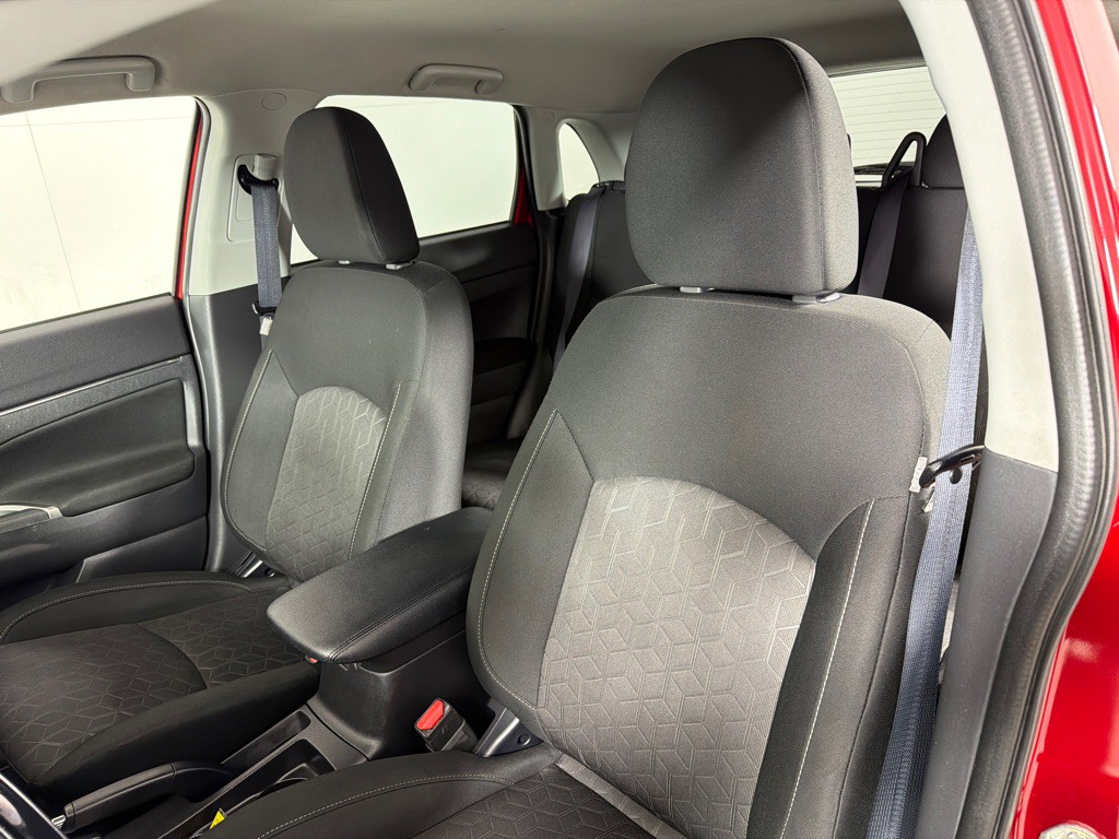 2021 Mitsubishi Outlander Image 13