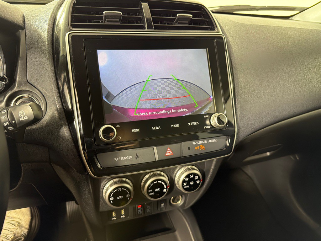 2021 Mitsubishi Outlander Image 16