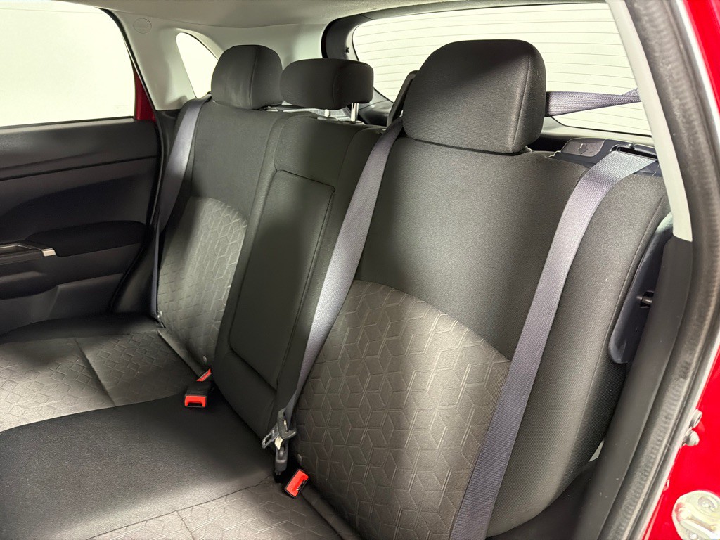 2021 Mitsubishi Outlander Image 21