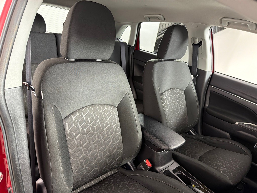 2021 Mitsubishi Outlander Image 26