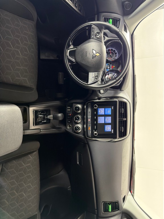 2021 Mitsubishi Outlander Image 27