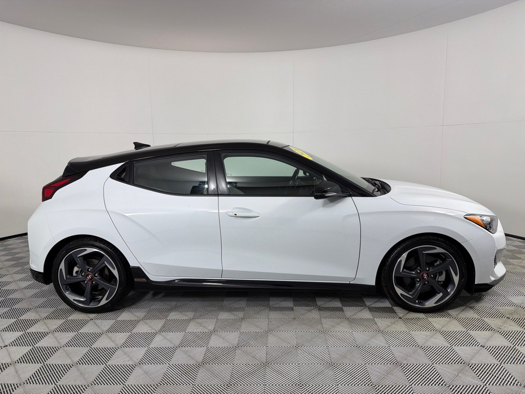 2020 Hyundai Veloster Image 4