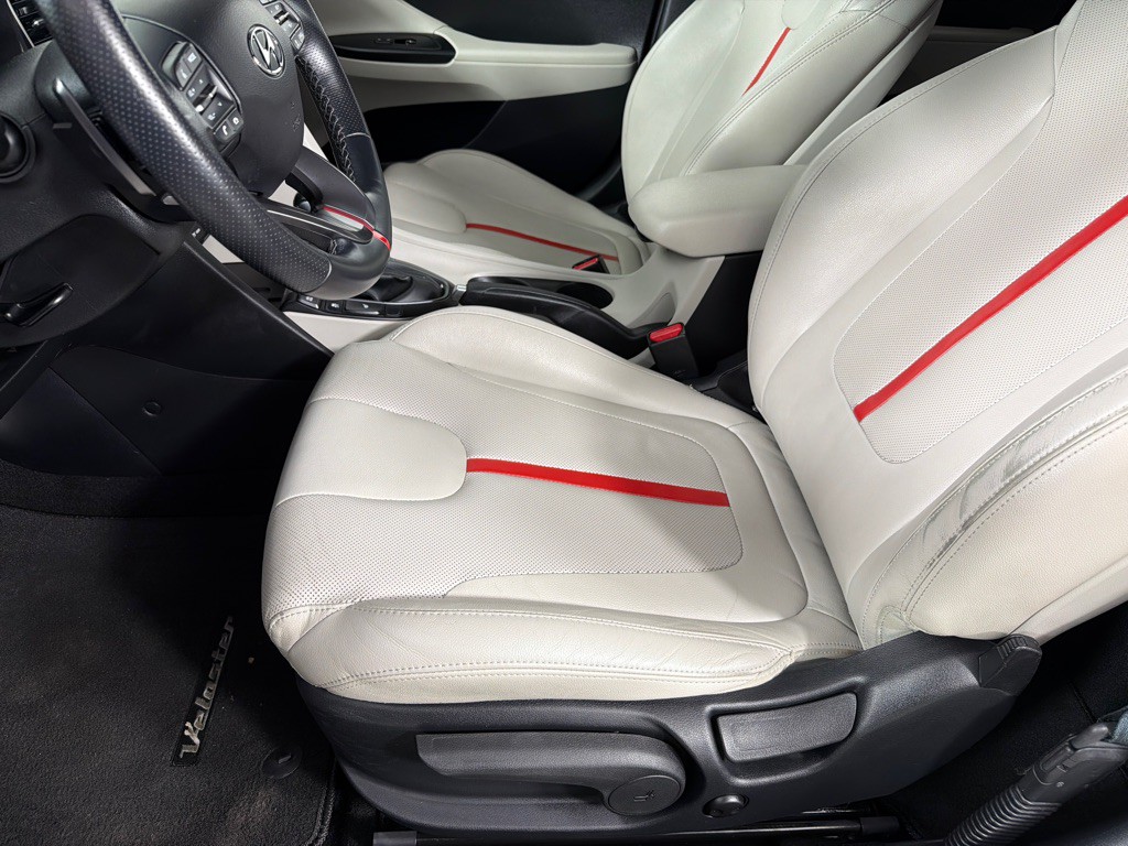 2020 Hyundai Veloster Image 12