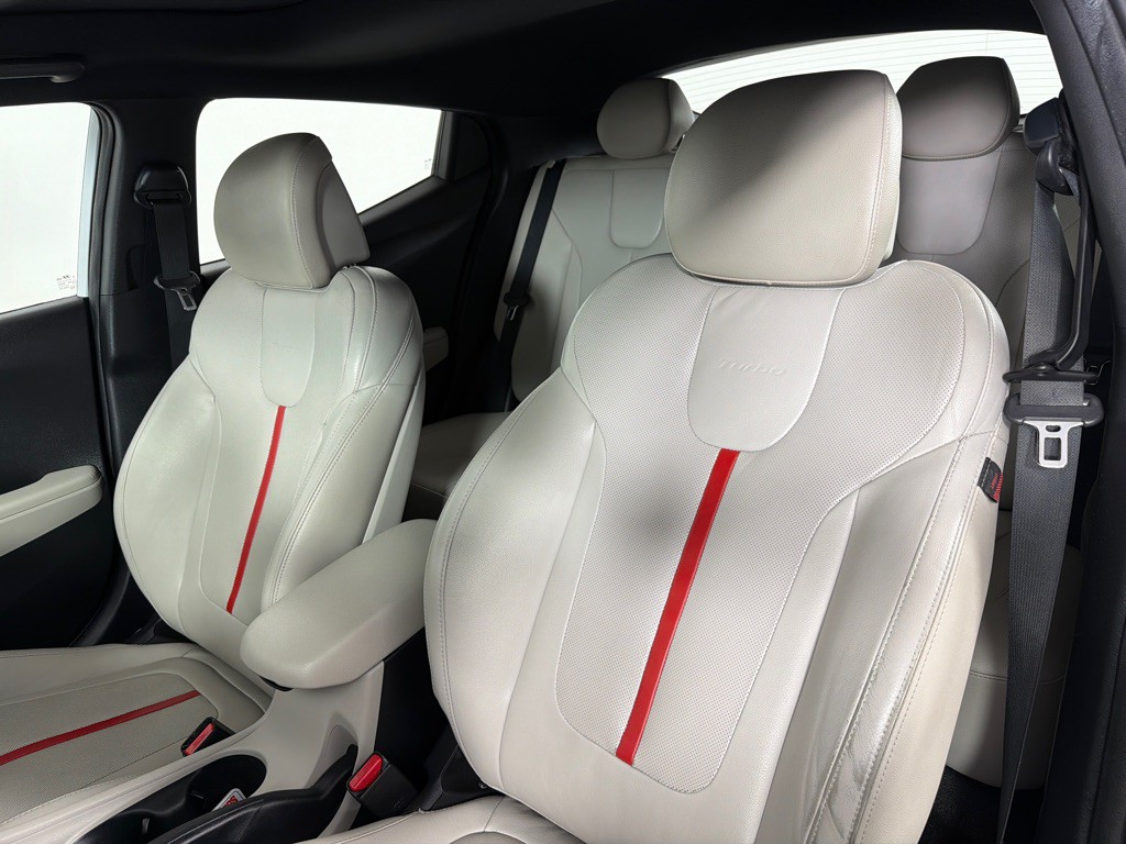 2020 Hyundai Veloster Image 13