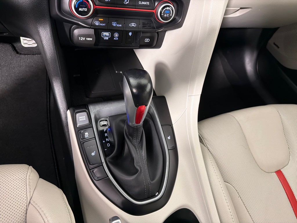 2020 Hyundai Veloster Image 19