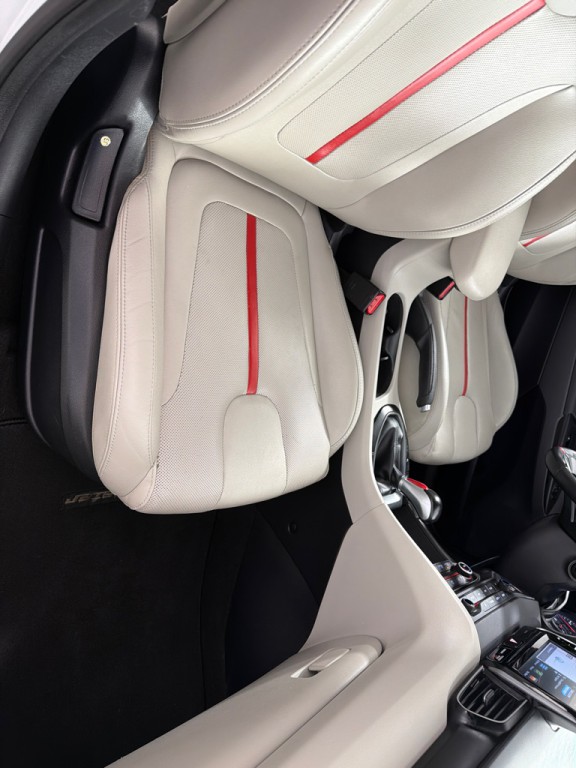 2020 Hyundai Veloster Image 23