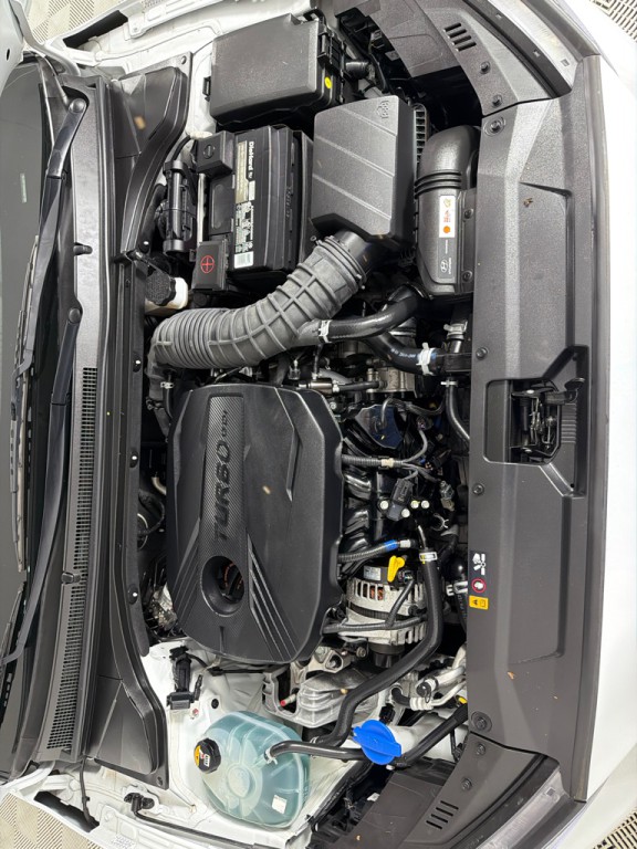 2020 Hyundai Veloster Image 26