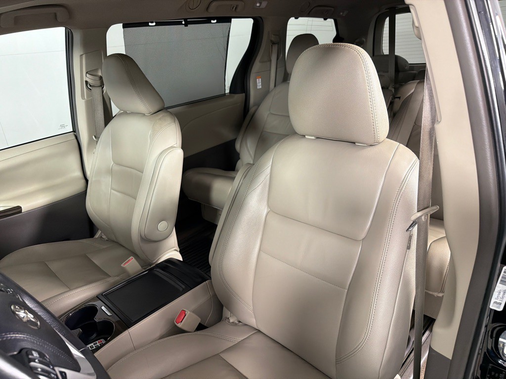 2018 Toyota Sienna Image 13