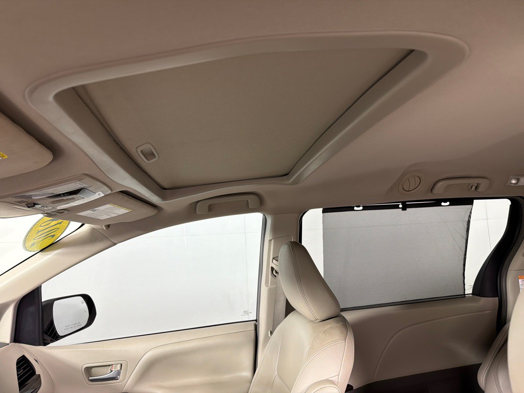 2018 Toyota Sienna Image 14