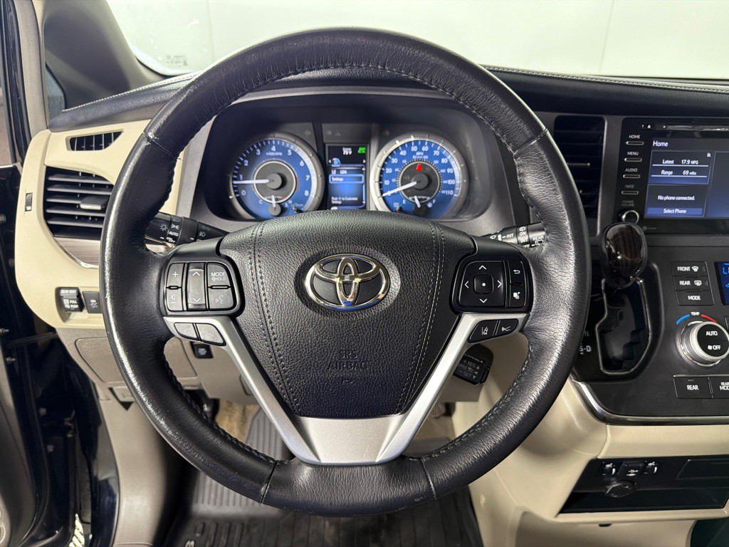 2018 Toyota Sienna Image 16