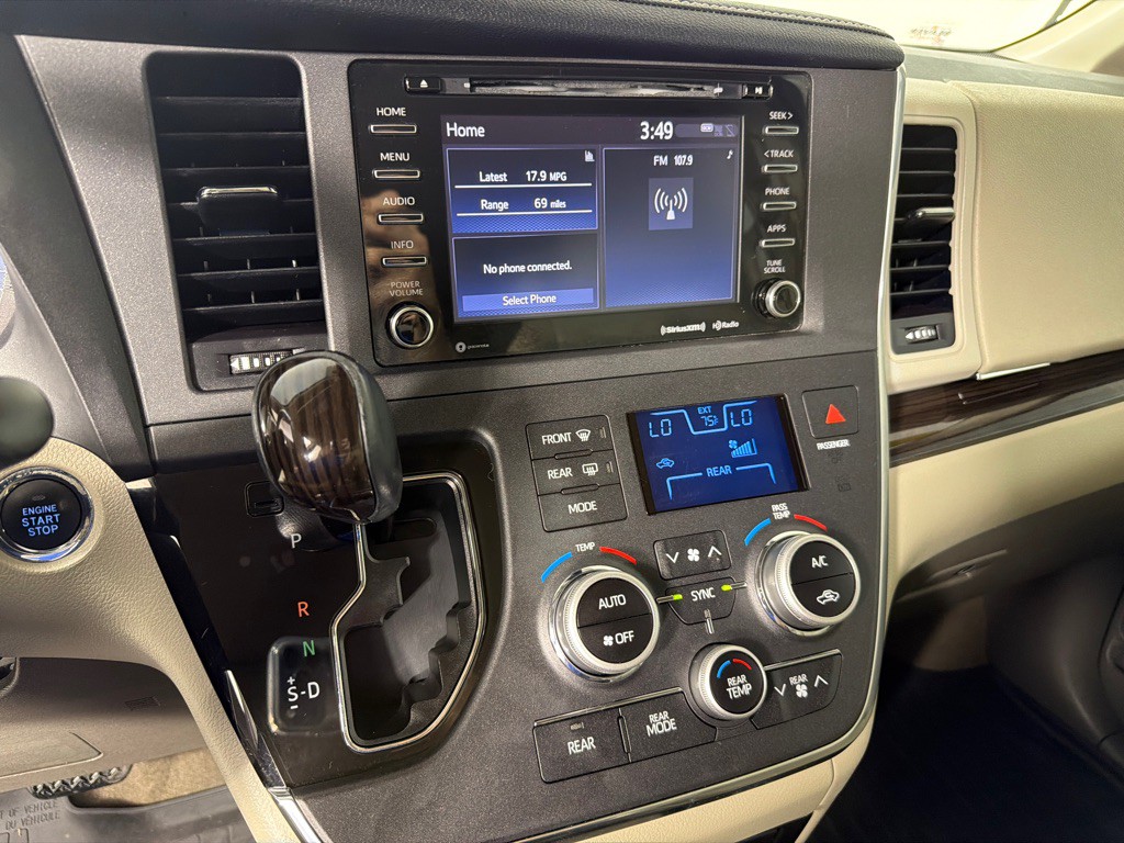 2018 Toyota Sienna Image 17
