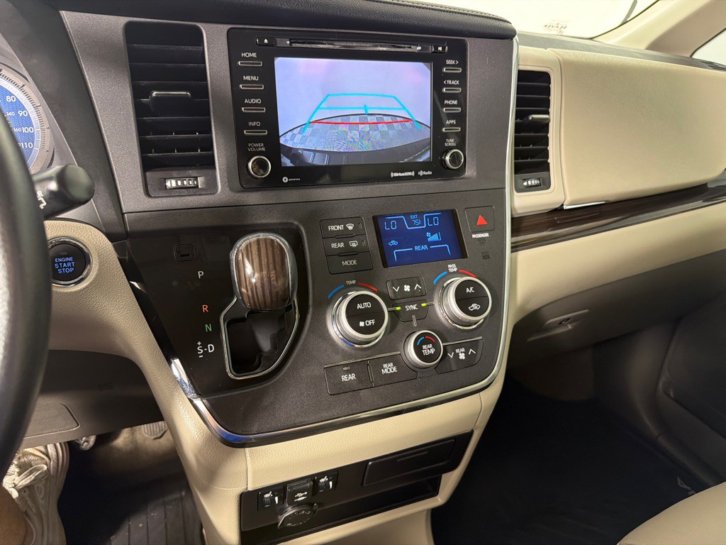 2018 Toyota Sienna Image 18