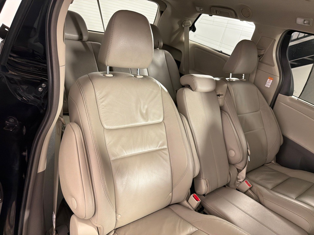2018 Toyota Sienna Image 25